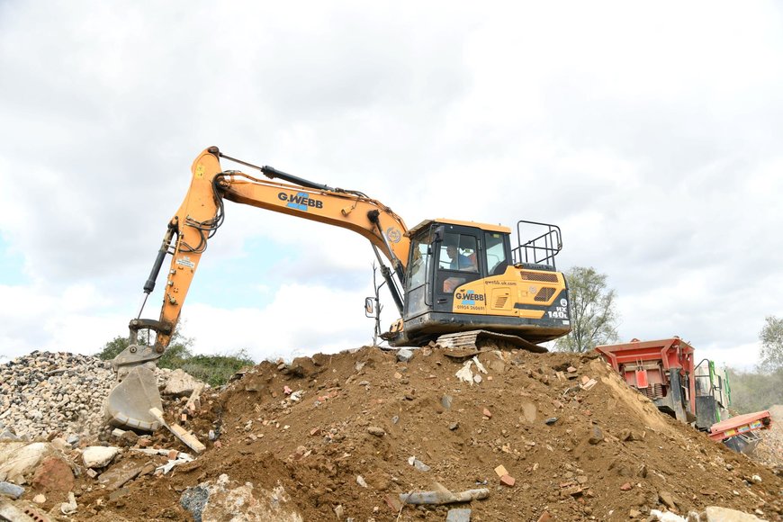 New Hyundai HL960A wheeled loader a firm favourite with aggregates business site foreman
